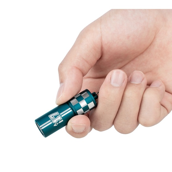 i17 Checkered Flag USB-C Rechargeable EDC Keychain Flashlight - Picture 7 of 12